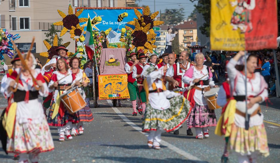 Fête des vendanges Harvest Festival Neuchâtel Weinlesefest Neuenburg