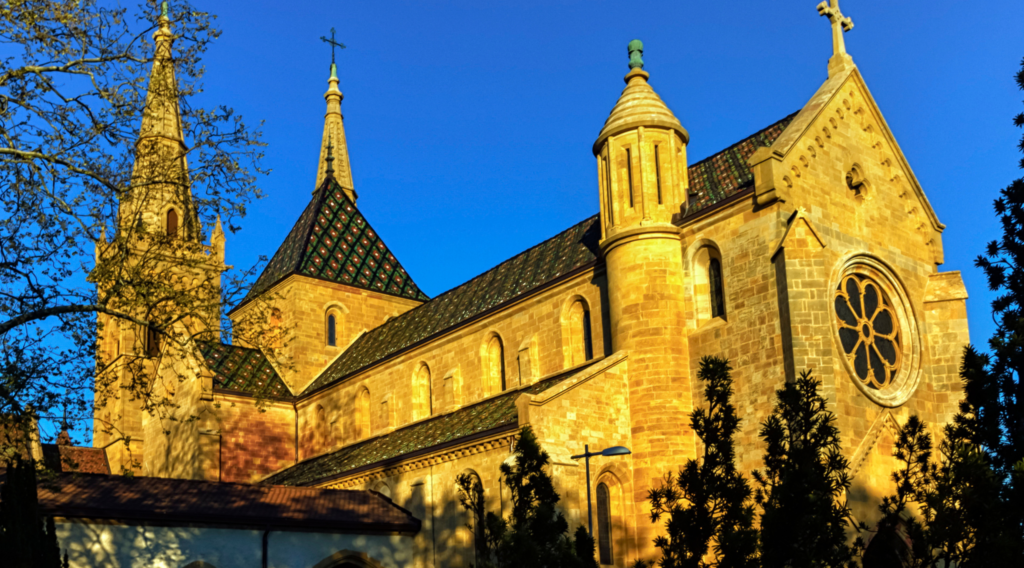 La Collégiale de Neuchâtel The Collegiate Church of Neuchâtel Kollegienkirche von Neuenburg