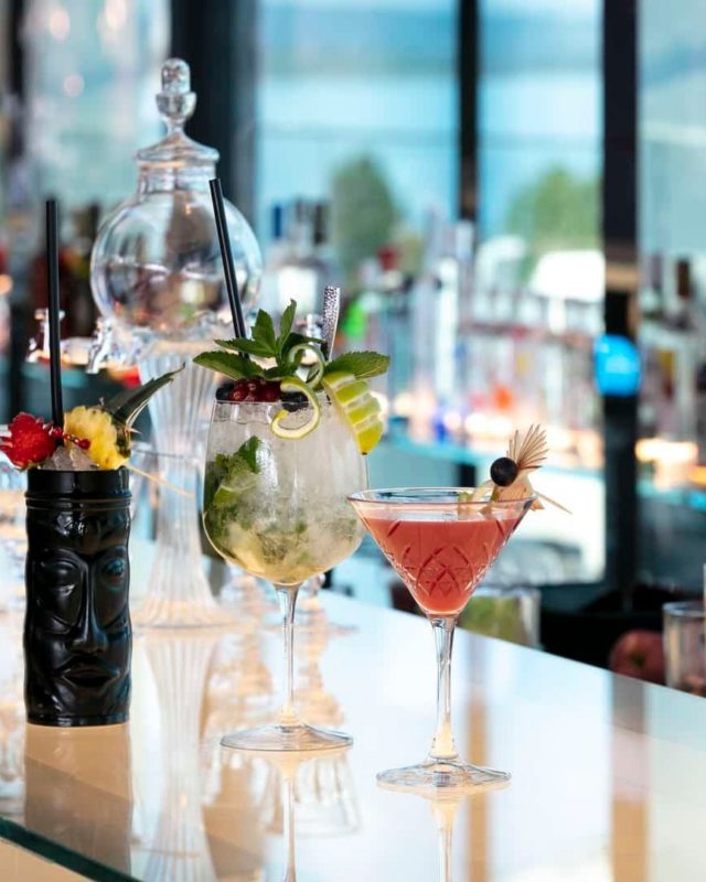 Cocktails & panorama
Au Waves, chaque verre est une expérience à savourer face au lac.
Désormais, réservez votre table pour profiter pleinement du moment.
Installez-vous au bar… et laissez faire les mixologues.
🔗 Lien en bio

Cocktails with a view
At Waves, every glass is an experience — crafted with care, served lakeside.
You can now reserve your table to enjoy the moment to the fullest.
Take a seat at the bar and let the mixologists do the rest.
🔗 Link in bio
📍 Waves – Hôtel Beaulac
#WavesBeaulac #CocktailTime #RooftopBar #LakeView #BeaulacMoments #Reservation